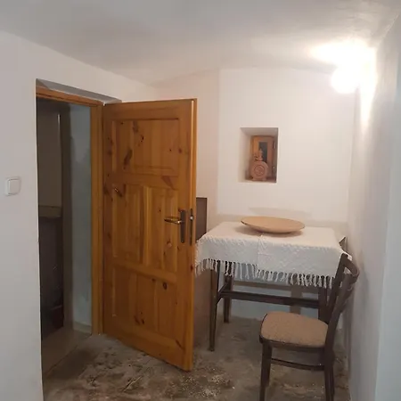 Holiday home Jestrebi